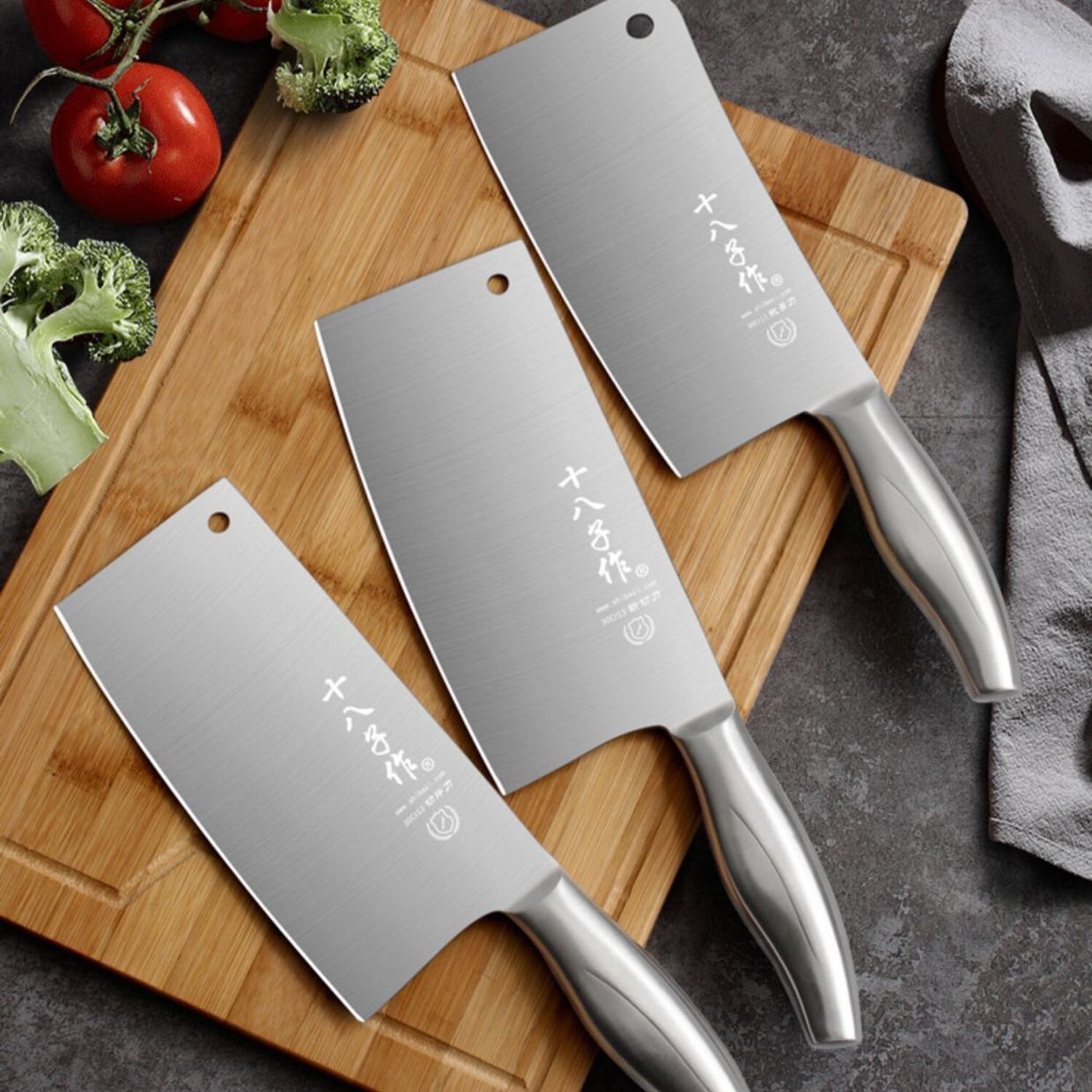 Eighteen Sons makes kitchen knives, chopping knives, household stainless steel bone-cutting knives, sharp sets, vegetable slicing knives, and kitchen knives full figure