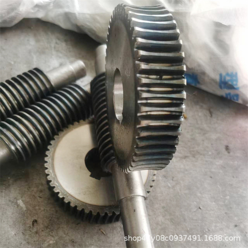 We undertake the complete production of multi-head worm gears, large-module and small-module worm gears and worm wheels, as well as worm gears and worm wheels for reducers details Picture