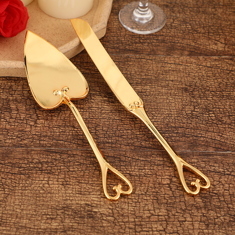Factory direct supply of European-style golden knife and spatula sets, Western banquet knife and spatula combinations, cake and pizza knife cutting supplies Application Scenario
