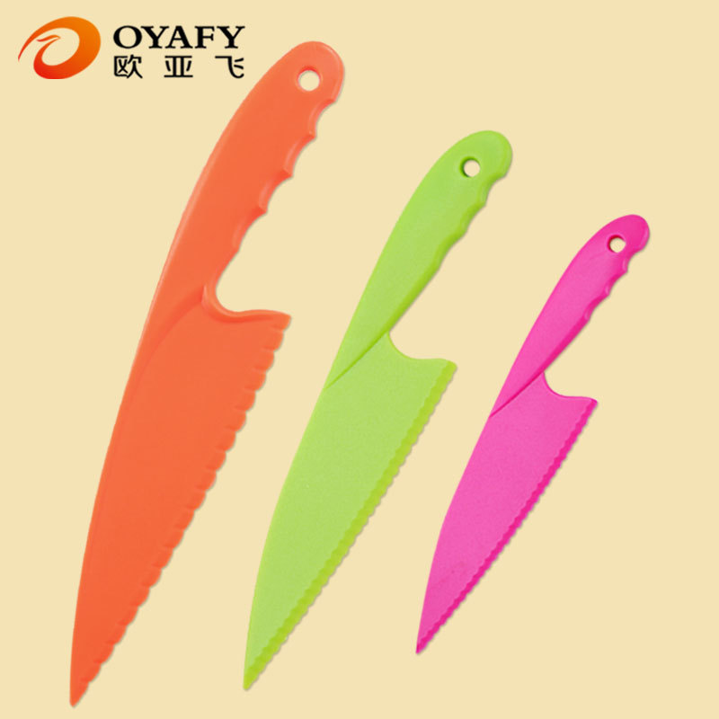 Plastic children's fruit knife, toy kitchen knife, bread knife, dessert toast knife, birthday cake holder knife Application Scenario
