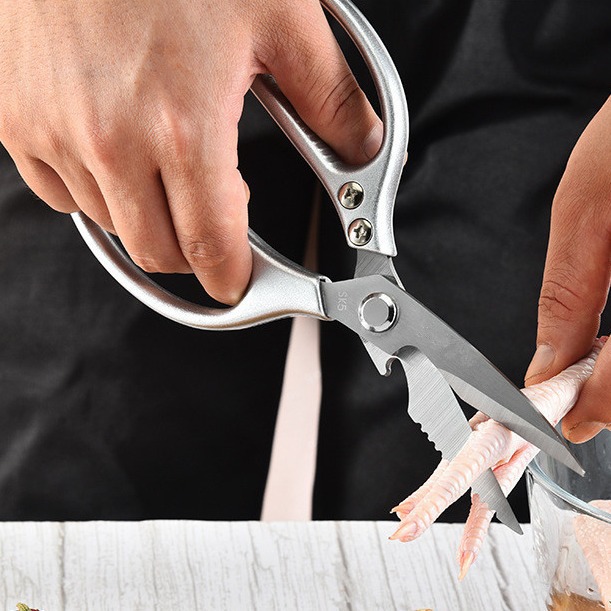 SK5 stainless steel first and fourth generation scissors, powerful multi-functional fish and chicken bone cutters, kitchen cutters, chicken bone cutters, cross-border Application Scenario