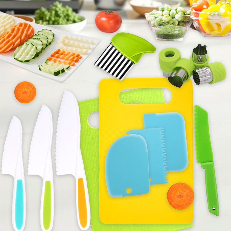 Children's early education plastic fruit knife without hand injury, serrated fruit knife, bread knife, children's plastic knife, cutting board 28 sets Application Scenario