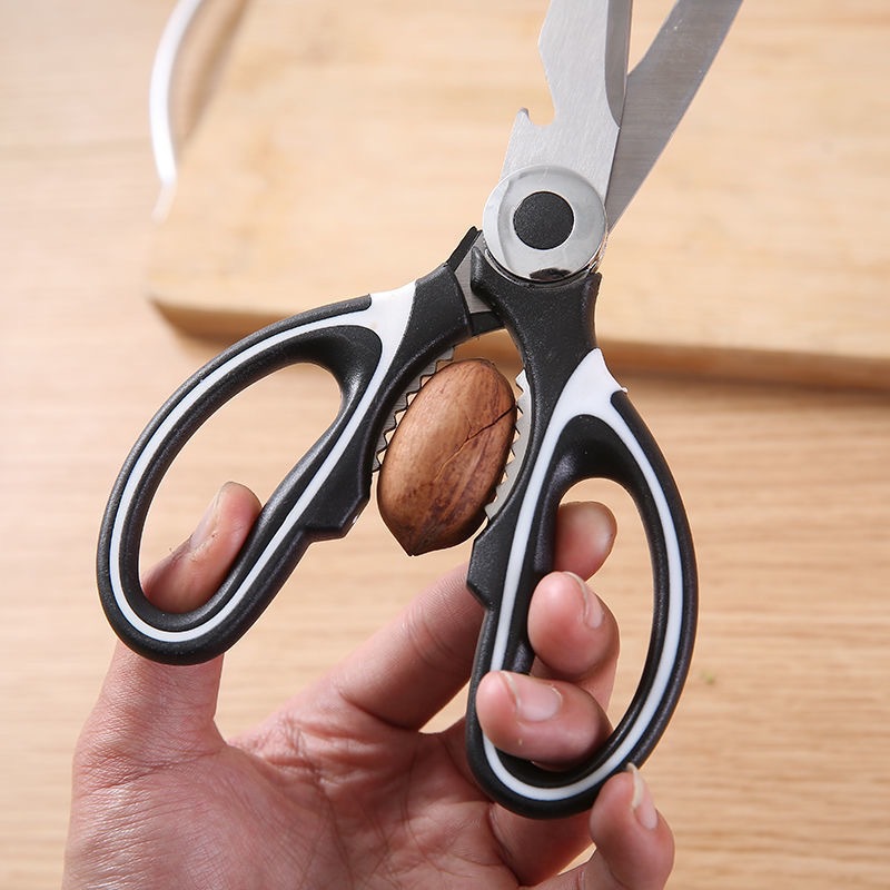The popular stainless steel household kitchen scissors in Yangjiang have multiple functions. They are panda scissors, food and chicken bone scissors Application Scenario