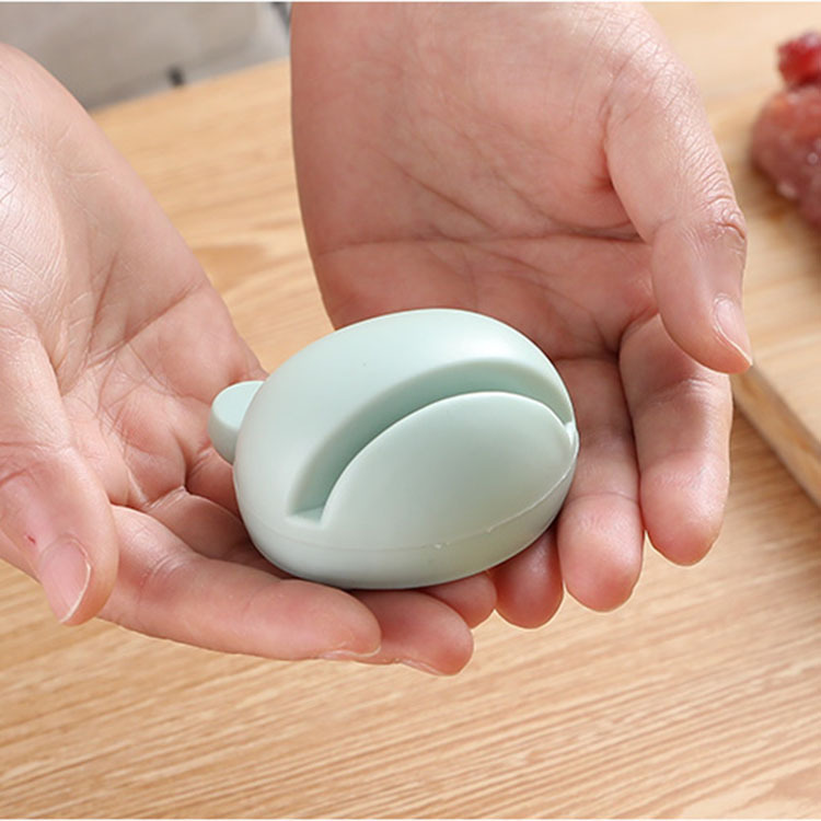 Cartoon Frog knife sharpener, household multi-functional kitchen knife sharpener, portable anti-slip knife sharpener, kitchen small tools Application Scenario