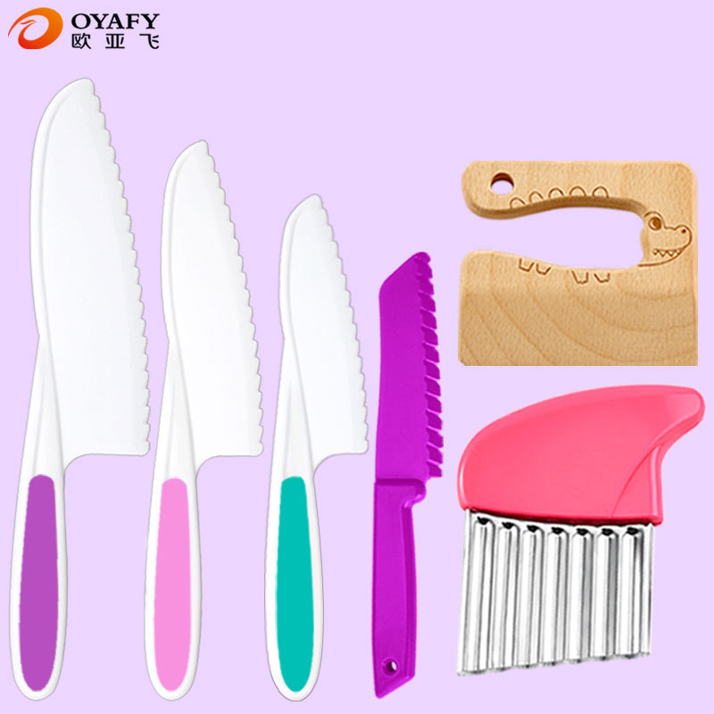 Children's plastic fruit knife, early childhood education vegetable cutter knife, fruit peeler knife, bread and cake knife, potato wave cutter Application Scenario