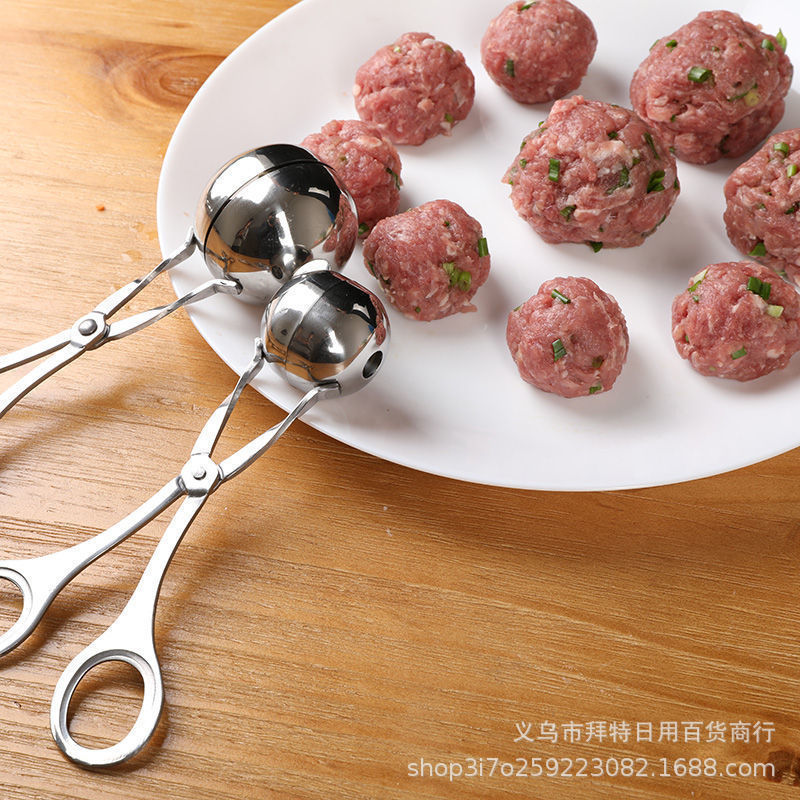 The meatball making tool is a household 304 stainless steel mold for making meatballs with fish balls and shrimp paste, a perfect tool for making fried meatballs Application Scenario