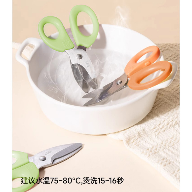 Baby food scissors, food-grade portable scissors for children's food, infant and toddler complementary food tools, stainless steel Application Scenario