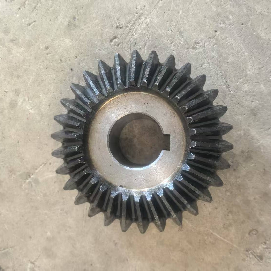 90-degree right-angle reversing high-frequency bevel gears, spiral bevel gears, five-axis gears, precision arc gears details Picture