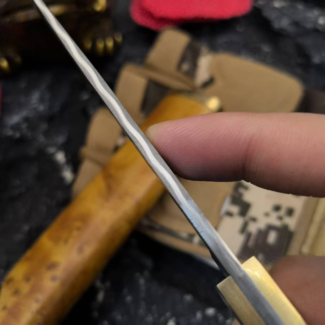 The new Damascus VG10 outdoor multi-functional integrated keel knife is a portable and collectible meat knife for outdoor survival Specification drawing
