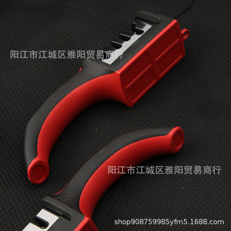 Three-slot and four-slot quick handheld knife sharpeners, household appliances, kitchen ceramic knife sharpeners, street stalls, kitchen knives, whetstones Application Scenario