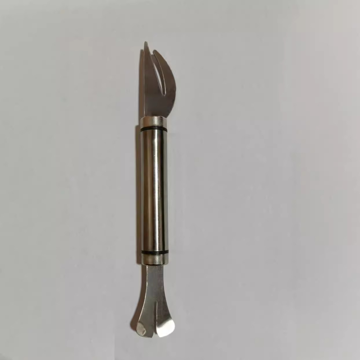 Intestinal flipping knife, stainless steel poultry intestinal breaking knife, chicken, duck, goose and pig intestinal cleaning knife, fish killing knife, intestinal opening magic tool, kitchen tools Application Scenario
