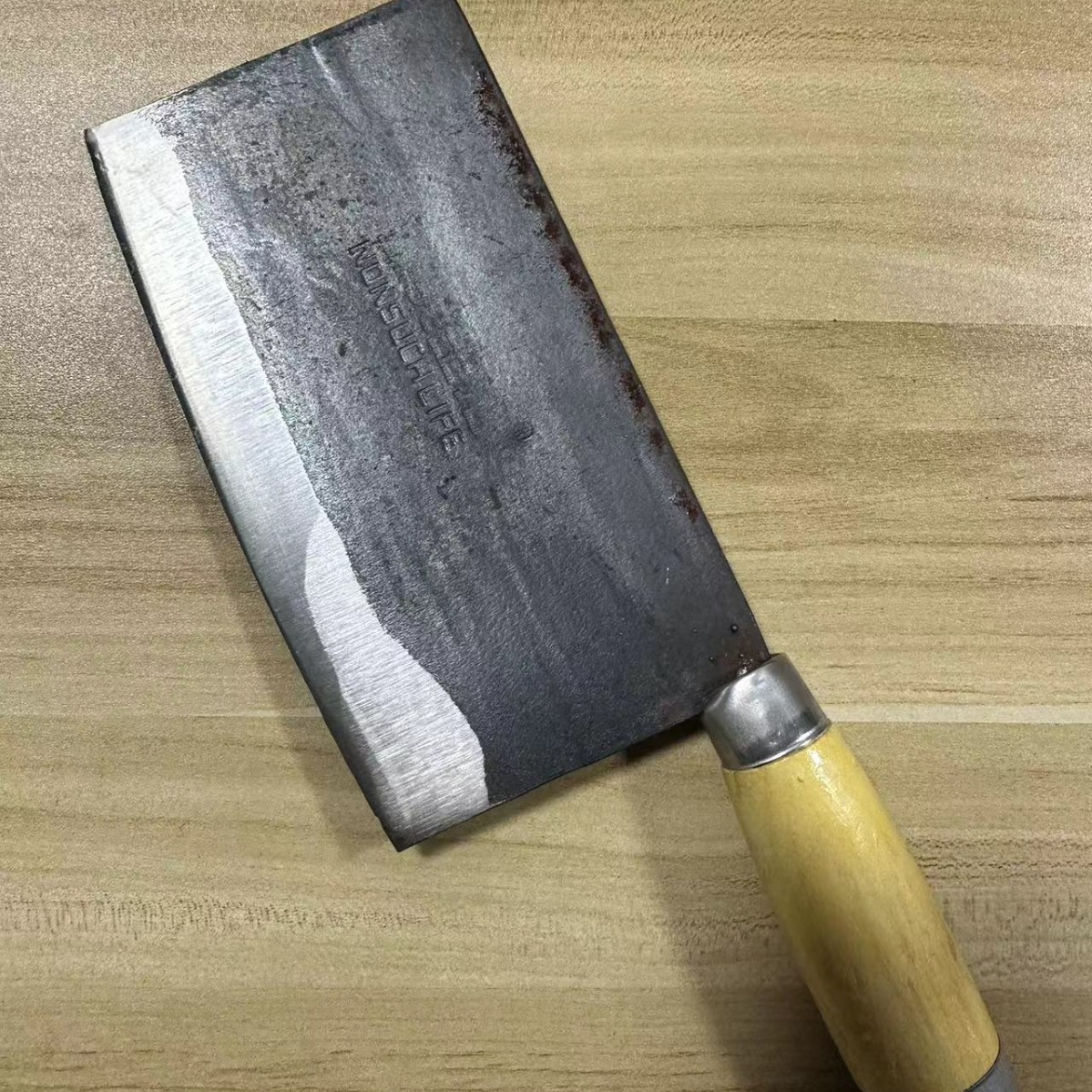 A large quantity of wholesale inventory of fish-splitting knives, iron kitchen knives, old-fashioned kitchen knives, iron sheet kitchen knives, forged kitchen knives, and cheap kitchen knives full figure