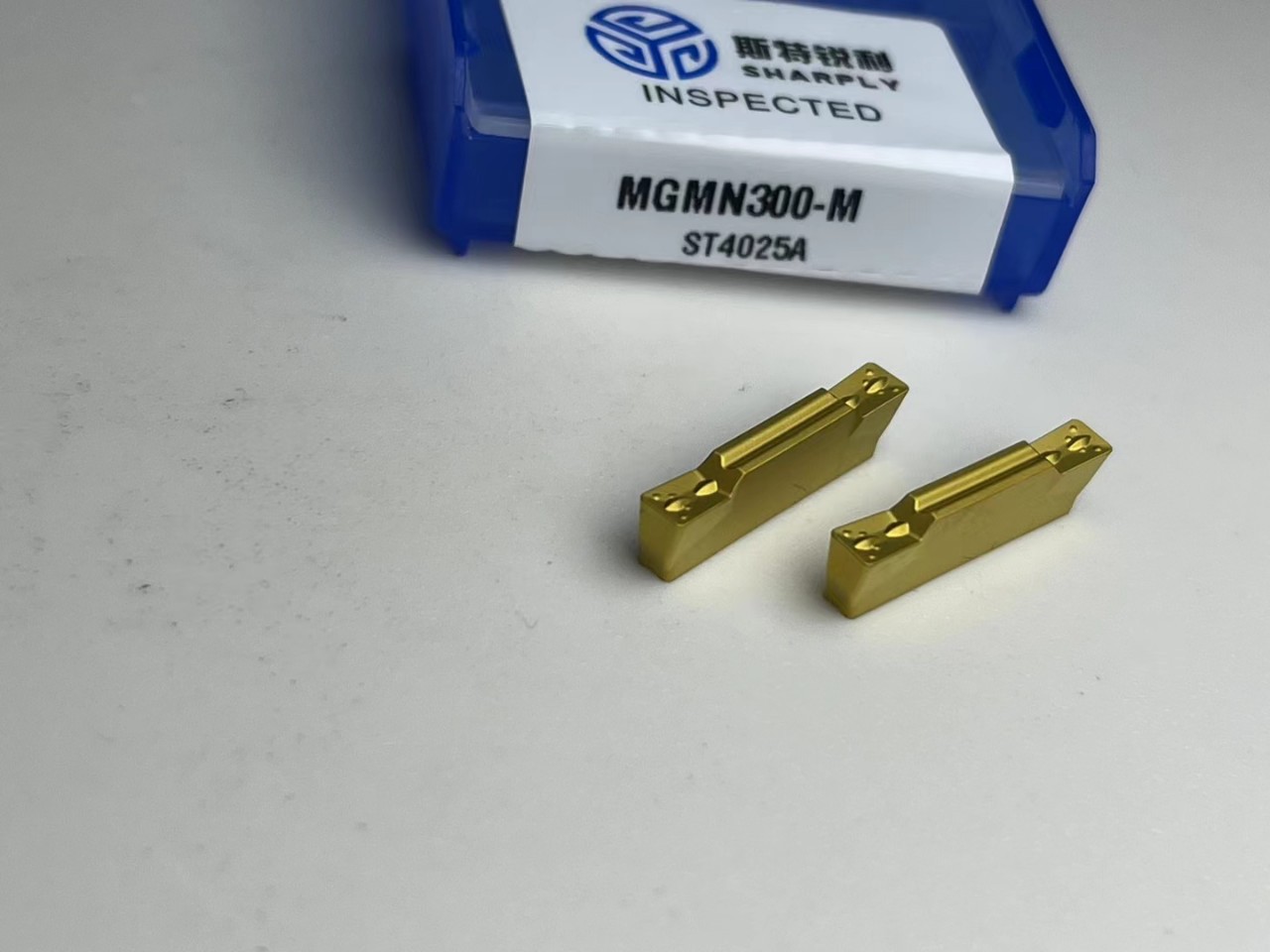 55-degree large rhombic outer circular turning blade with golden coating steel parts DNMG110404 DNMG150408 TM PM Specification drawing