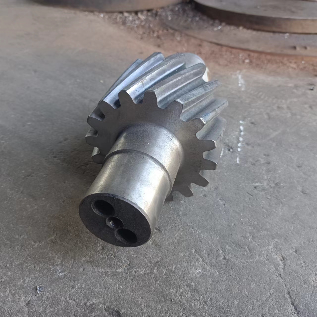 We supply splined gear shafts, large mechanical transmission gear shafts, and freely forged internal splined gear shafts Application Scenario