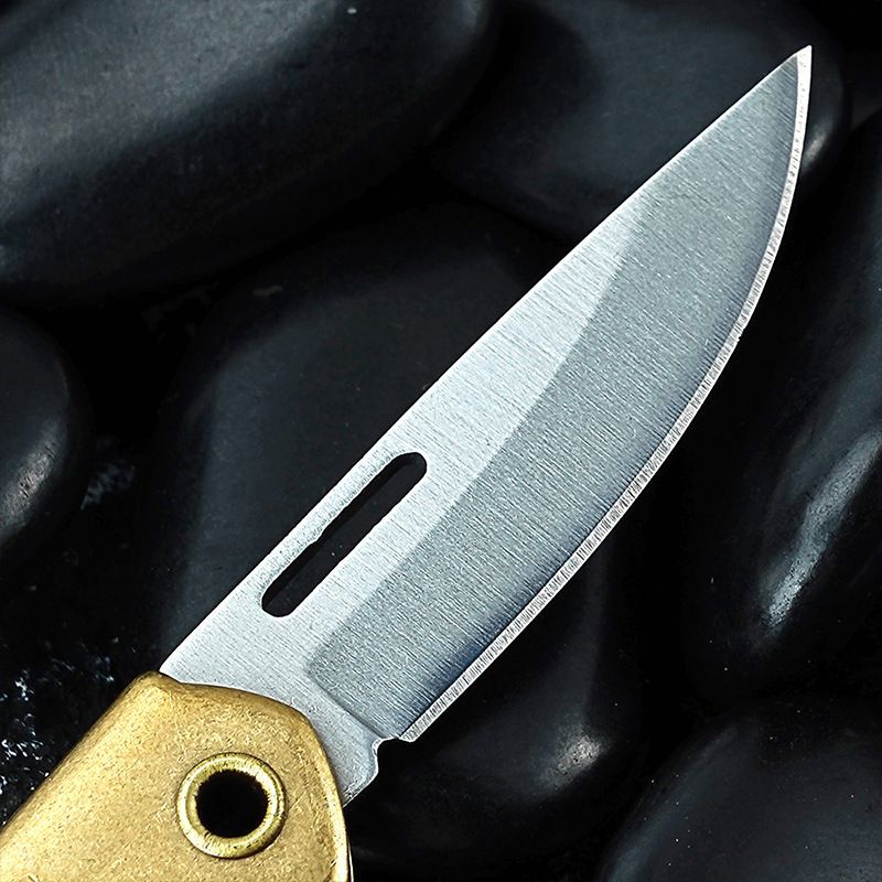 Mini brass knife, stainless steel folding knife, household fruit knife, keychain knife, portable portable knife, unboxing knife Application Scenario