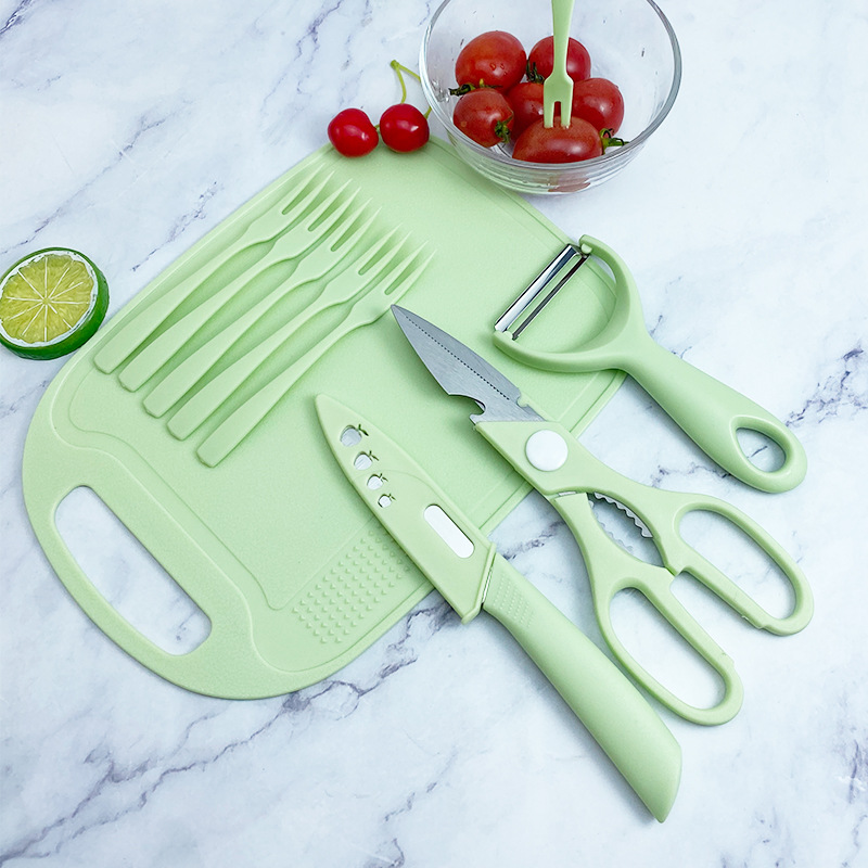 Stainless steel fruit knife five-piece set, children's complementary food knives, kitchen cutting board, cutting board, peeler, scissors and fork set Application Scenario