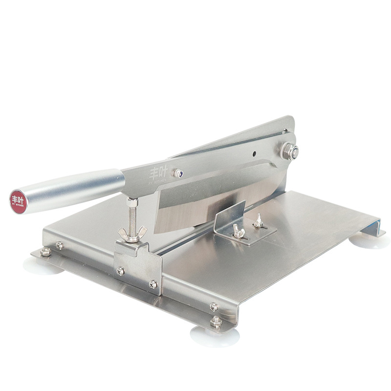 The chicken feet are cut in half with a continuous knife machine. The deer antler is cut with a continuous knife adjustment to ensure continuous cutting. Commercial guillotine knife cutting machine Item Picture