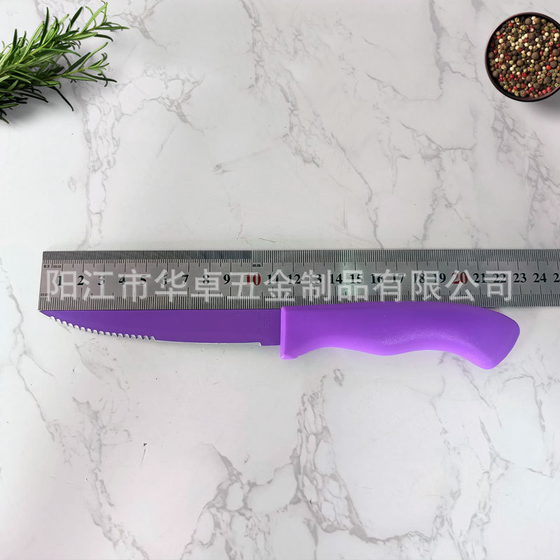 Non-stick paint steak knife, stainless steel bread knife, non-stick paint knife with teeth, cross-border best-selling steak Application Scenario