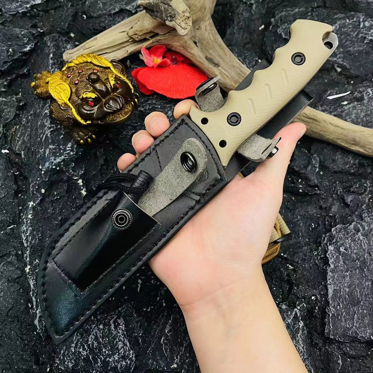 The new Xiongying No.1 high-hardness forged outdoor multi-functional collectible knife for beachcombing, mountain climbing, survival and household fruit knife Application Scenario