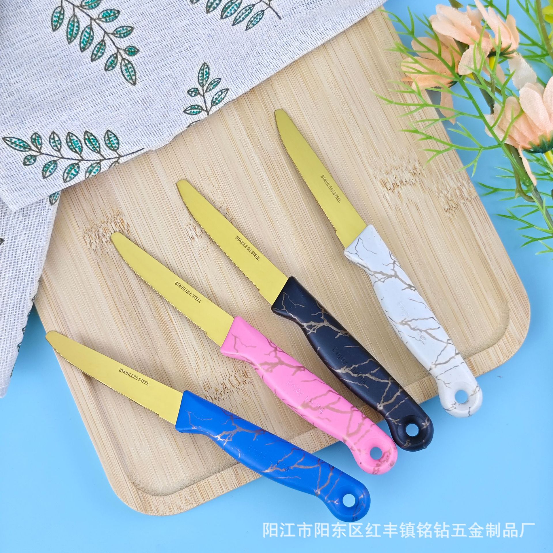 Wholesale fruit knife, household stainless steel fruit steak knife, plastic handle, golden serrated steak knife full figure