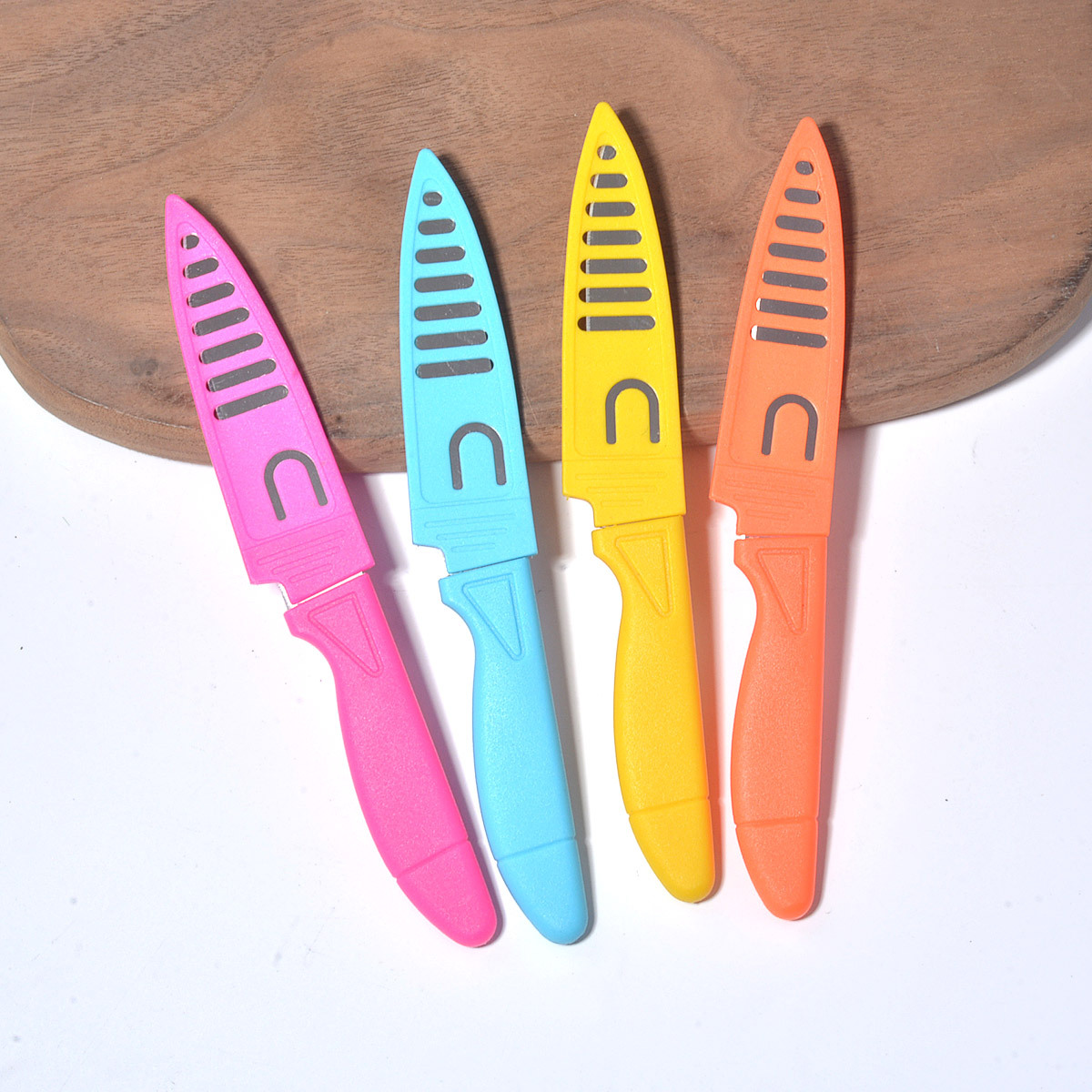 Factory direct sales of fruit knives, stainless steel fruit peelers with scabies, portable small knives, and fruit peelers full figure