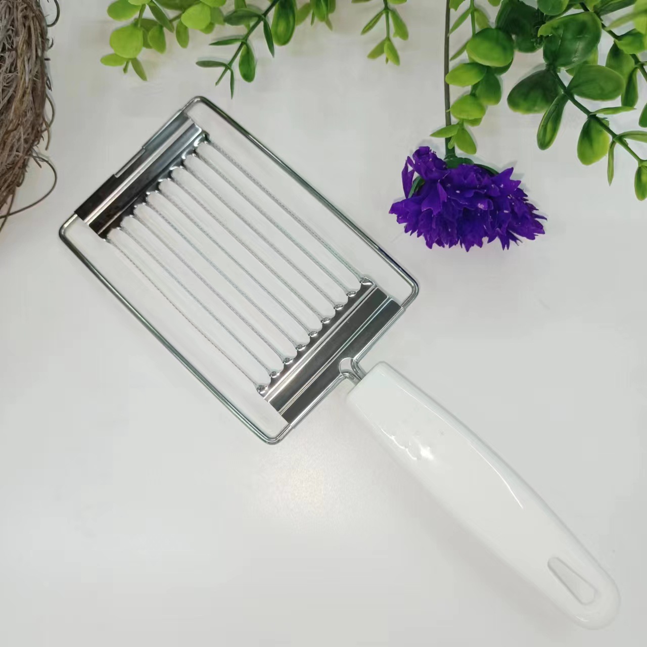 Factory wholesale stainless steel handle fruit slicers, tomato slicers, ham slicers, tomato slicers, French fries and soil slicers Application Scenario