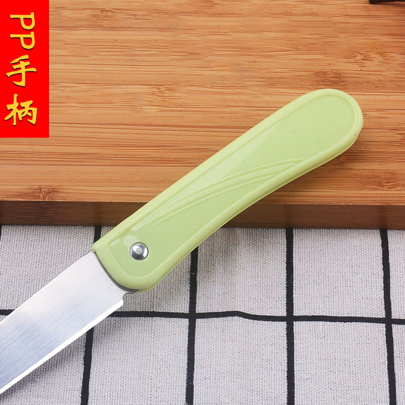 Household folding fruit knife, peeling stainless steel knife, portable folding knife, sharp metal fruit knife, one-yuan store Application Scenario