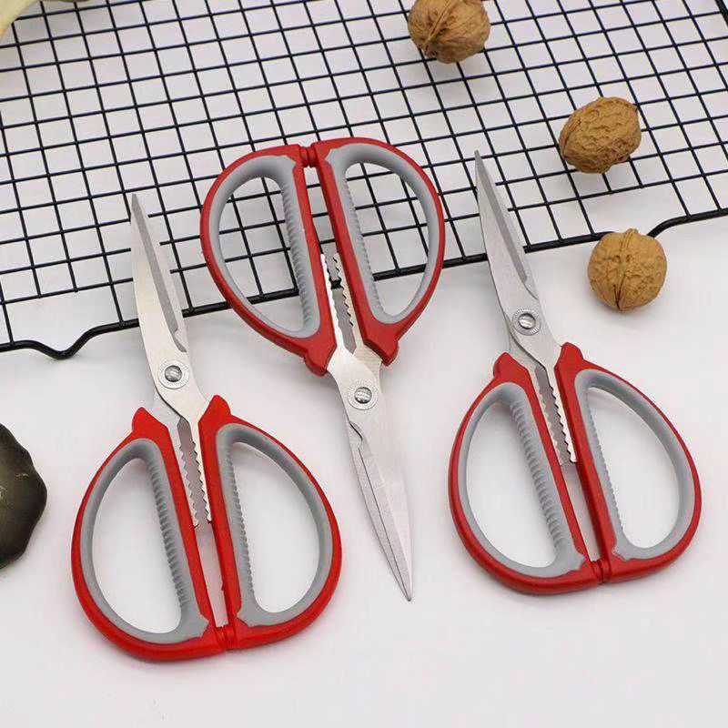 Powerful and multi-functional kitchen scissors for cutting chicken, fish bones, barbecued meat, and food for commercial use full figure