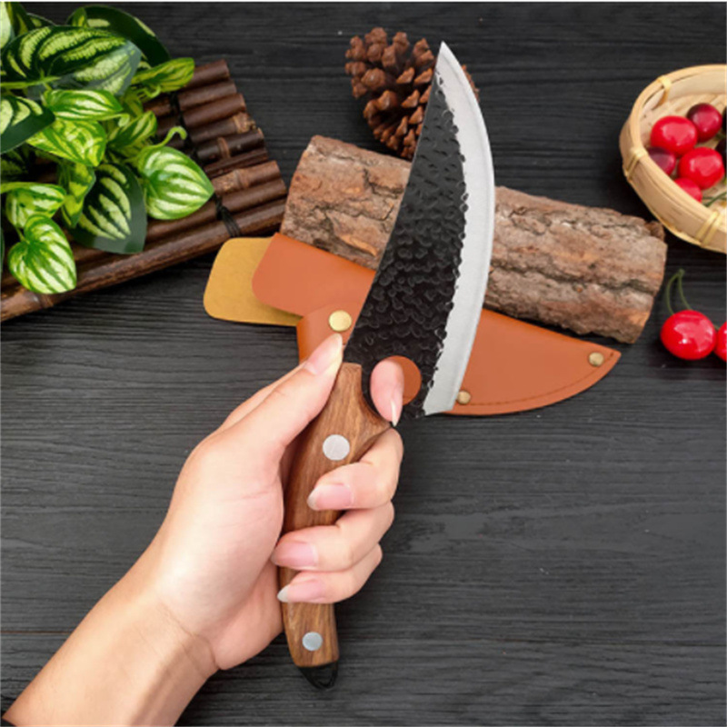 Longquan hand-forged rings, slaughtering knives for fish, pigs and sheep, cutting pork, small curved knives for meat cutting, meat removal, bone removal and skin peeling Application Scenario