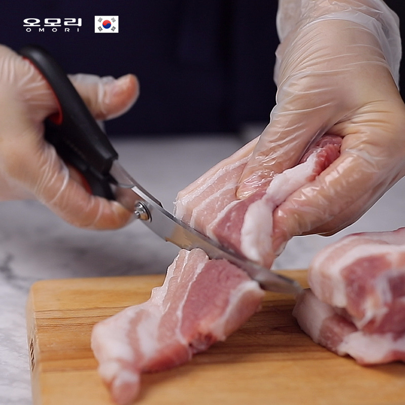 OMORI Korean barbecue scissors with a curved design make cutting meat more effortless. Wholesale barbecue restaurant scissors and kitchen scissors details Picture