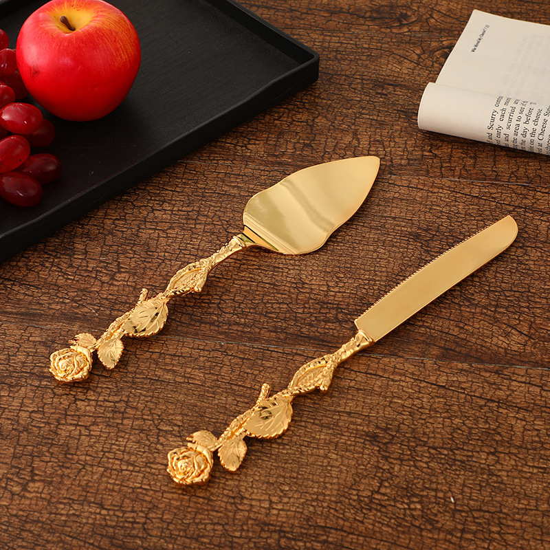 European-style metal large rose knife and spatula set, exquisite steak knife handicraft display piece, zinc alloy cake spatula for home use Application Scenario