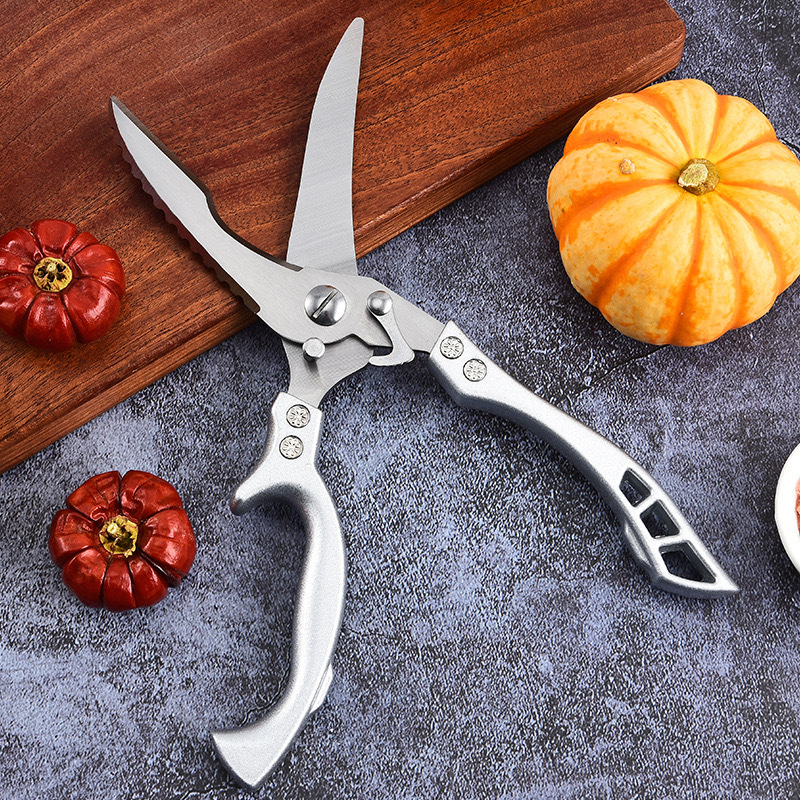 Wholesale kitchen scissors, powerful chicken bone scissors, stainless steel multi-functional fish-killing scissors, all-steel scissors, aluminum handles, household food scissors Application Scenario