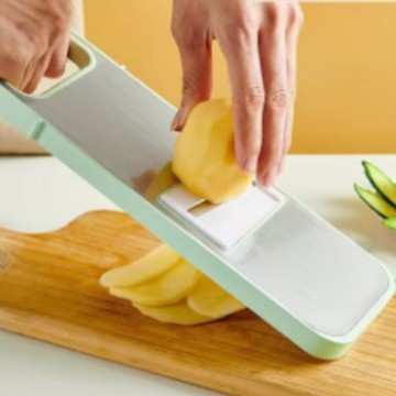 Household potato shred slicer, multi-functional hand-friendly vegetable slicer, cucumber and radish shred slicer, vegetable slicer and grater Application Scenario