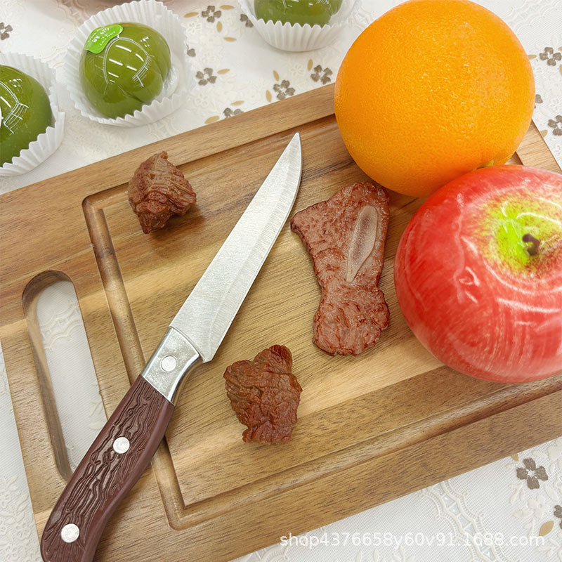 Wooden handle fruit knife, a safe and portable small knife for household use, with sharp edges. Specialized kitchen knife manufacturer in Yangjiang Application Scenario