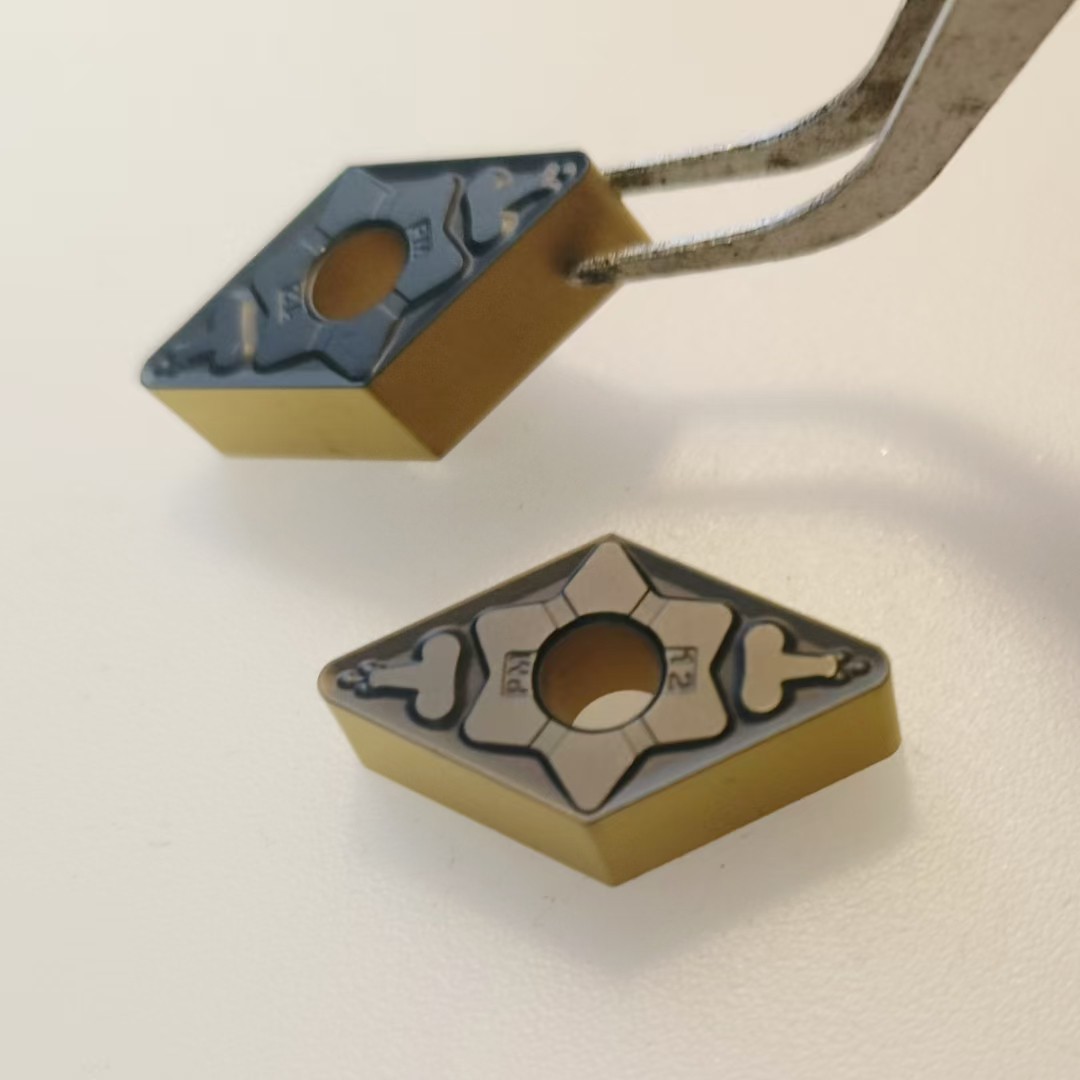 55-degree large rhombic outer circular turning blade with golden coating steel parts DNMG110404 DNMG150408 TM PM details Picture