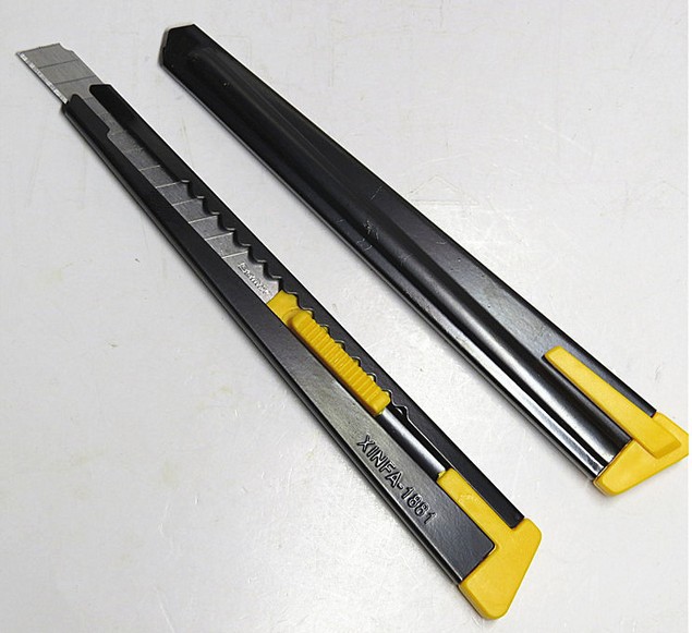 Xinfa 1881 Utility knife Small Black iron shell self-locking metal utility knife 9mm small utility knife Item Picture