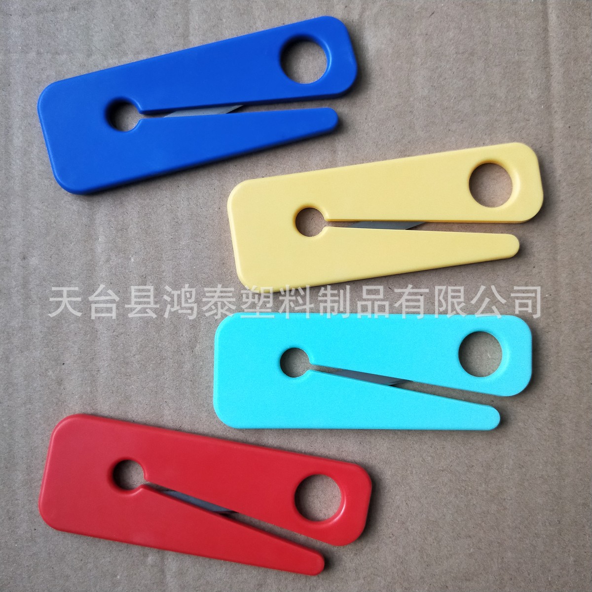 The factory's best-selling logo-printed floor protection film cutter, winding film cutting knife, and decoration floor film cutting knife Application Scenario