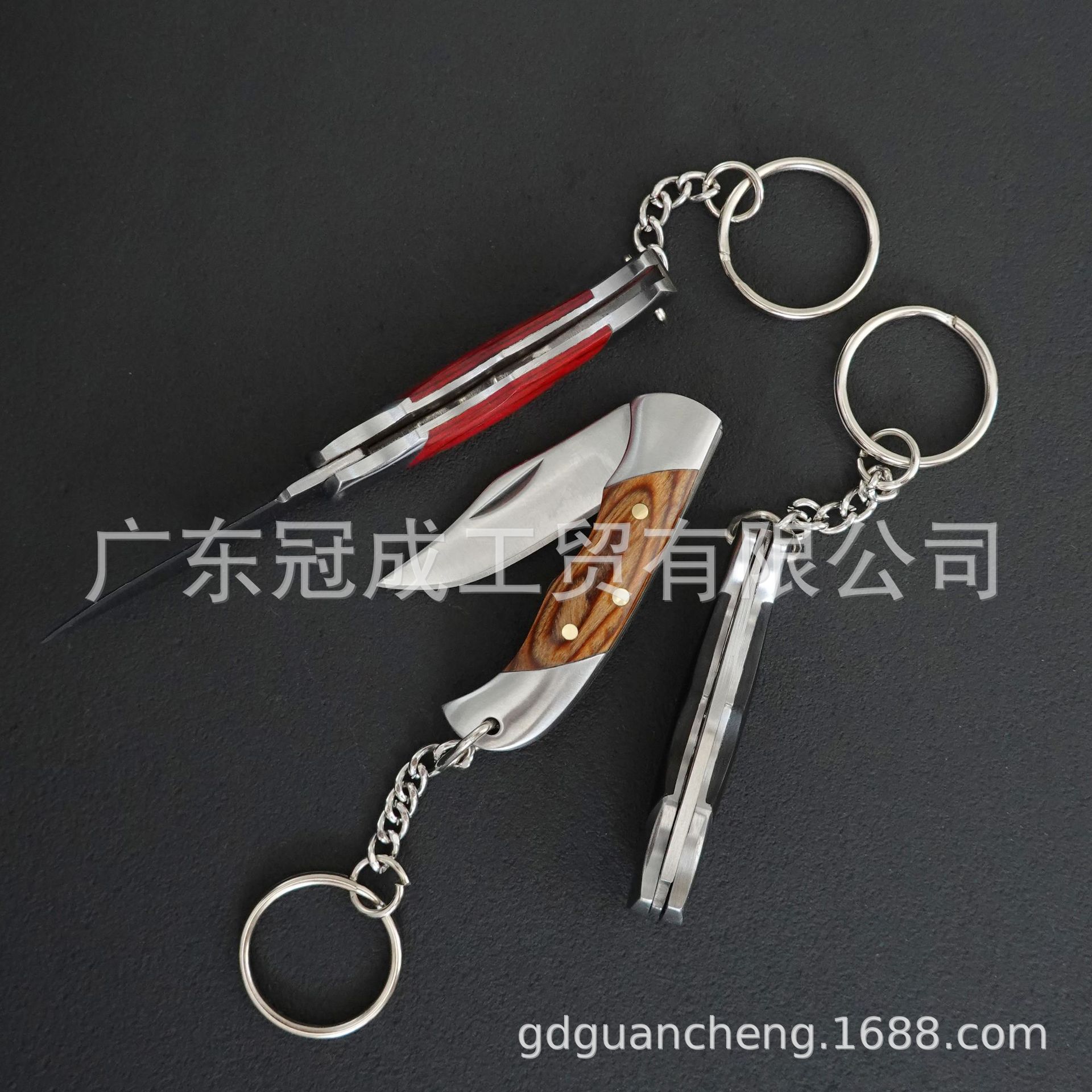 Factory direct supply of color wood handle, rust steel keychain, knife, folding knife, practical folding Application Scenario