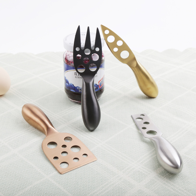 Cross-border titanium-coated stainless steel cheese knife, baking butter knife, household cream spatula, pizza knife and fork set gift box Application Scenario