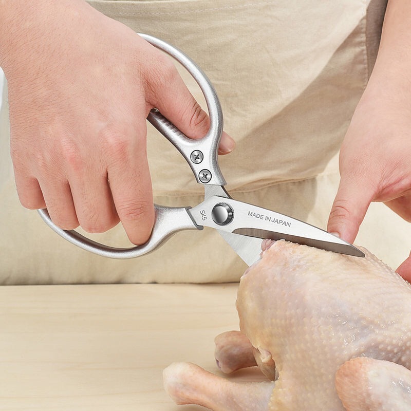 Multi-functional SK5 serrated scissors, stainless steel chicken bone scissors, household aluminum alloy kitchen seafood 2-in-1 scissors, 4th generation Application Scenario