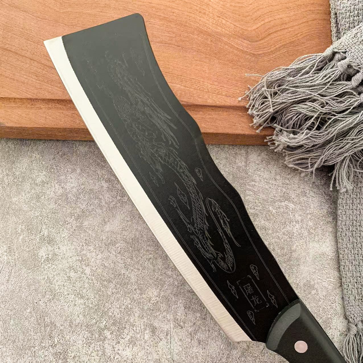 The new Dragon-Slaying knife is a versatile outdoor and household knife for cutting vegetables, meat, chicken and duck details Picture