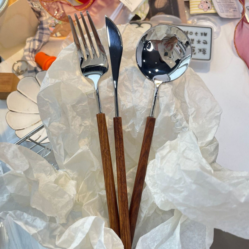 High-end rosewood handle knives, forks and spoons, stainless steel Western-style knives and forks, high-end home pasta and steak tableware BH335 Application Scenario