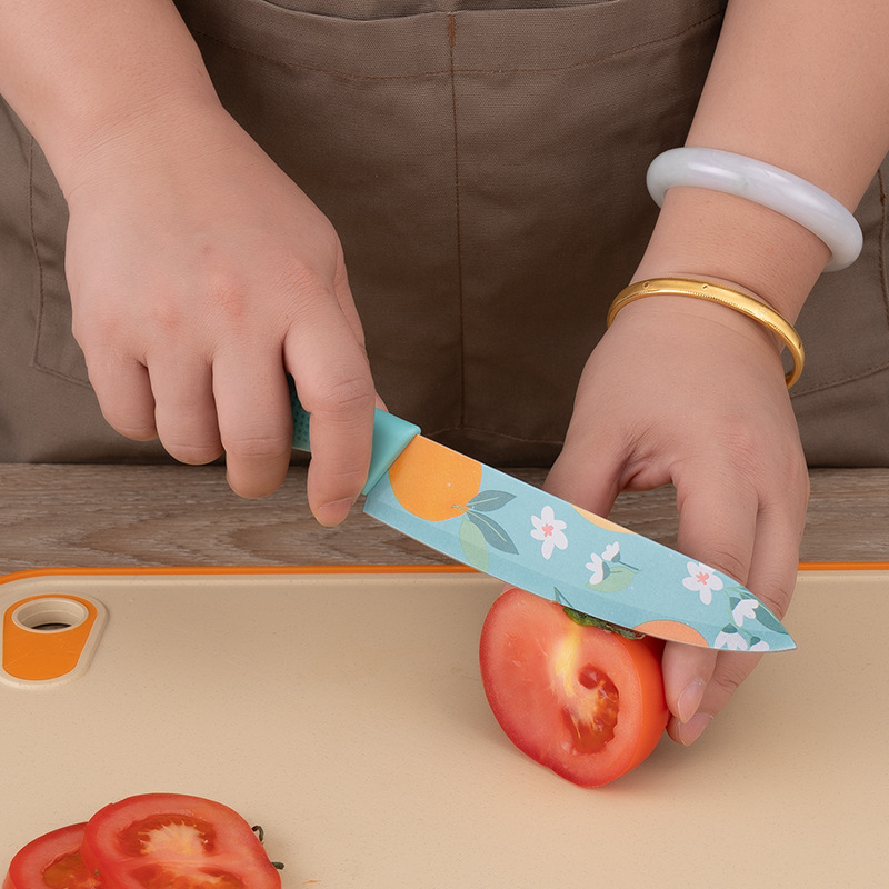 Cross-border in-stock stainless steel chef knives with fruit prints, three-piece set, sharp knife combination set, fruit kitchen knives Application Scenario