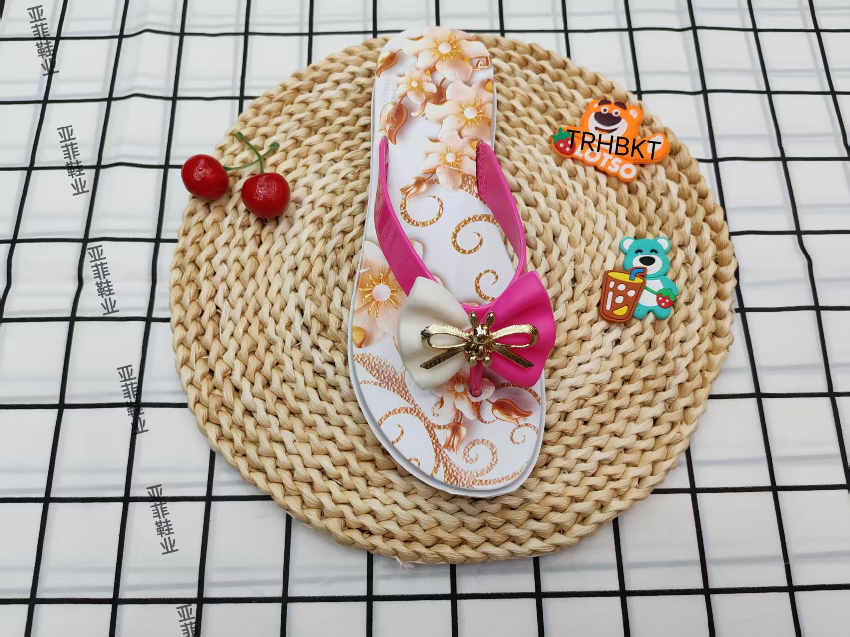 New summer 2025 printed thick-soled anti-slip flip-flops and flip-flops full figure