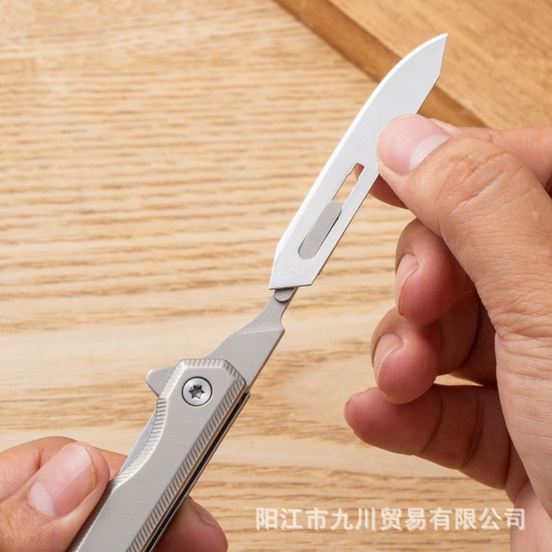 Alloy utility knife, portable gift engraving knife tool, hardware knife, SK5 carbon steel replaceable blade Application Scenario