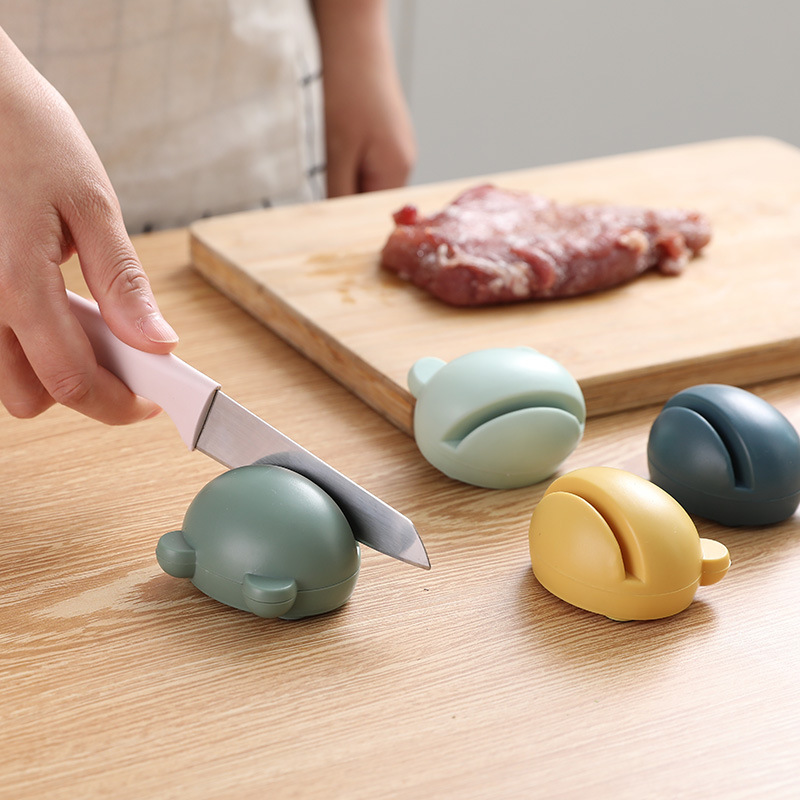 Cartoon Frog knife sharpener, household manual quick knife sharpener, multi-functional kitchen knife speed sharpener, portable scissors sharpener full figure