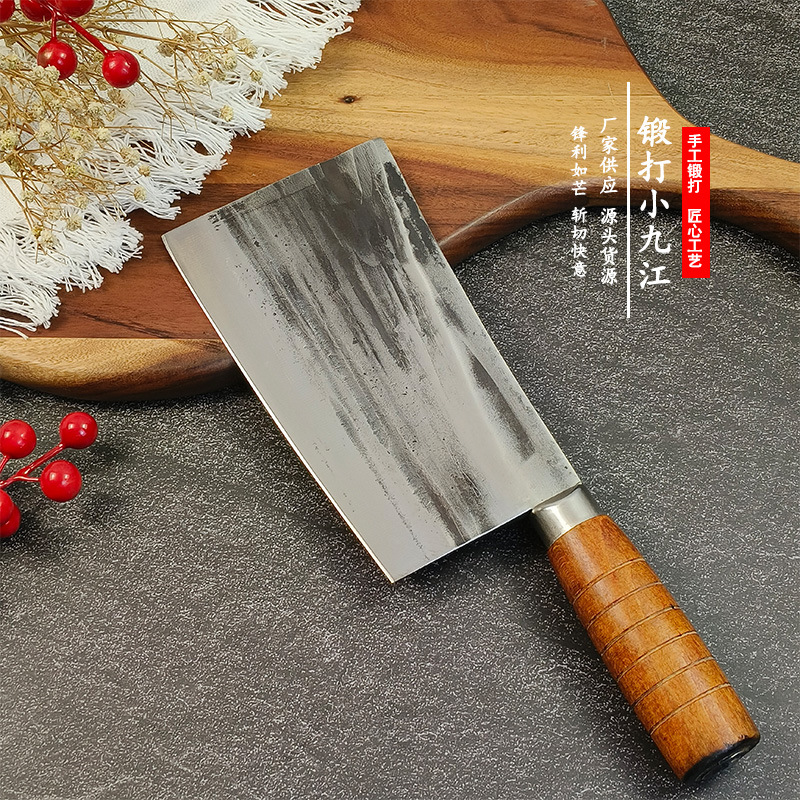 The blacksmith's pure handcrafted genuine small Jiujiang kitchen knife is super fast and sharp. It is a special cutting knife for chefs and a multi-purpose knife for barbecuing and waxing full figure