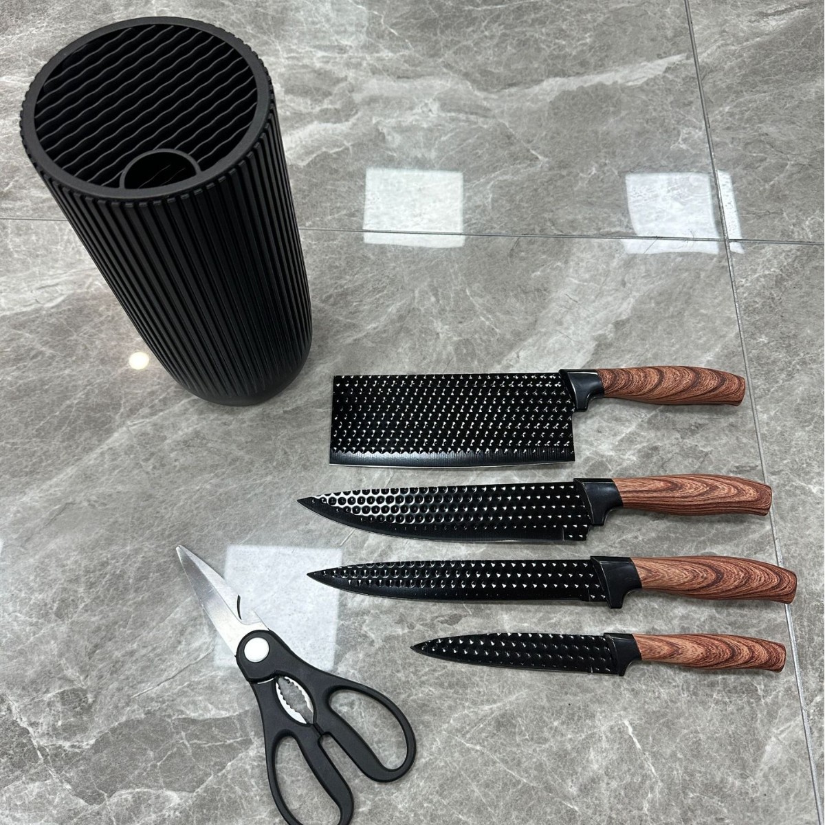 Wholesale foreign trade cross-border kitchenware six-piece set with round barrel knife holder, cover handle kitchenware, kitchen knife, chef knife, kitchenware set Application Scenario