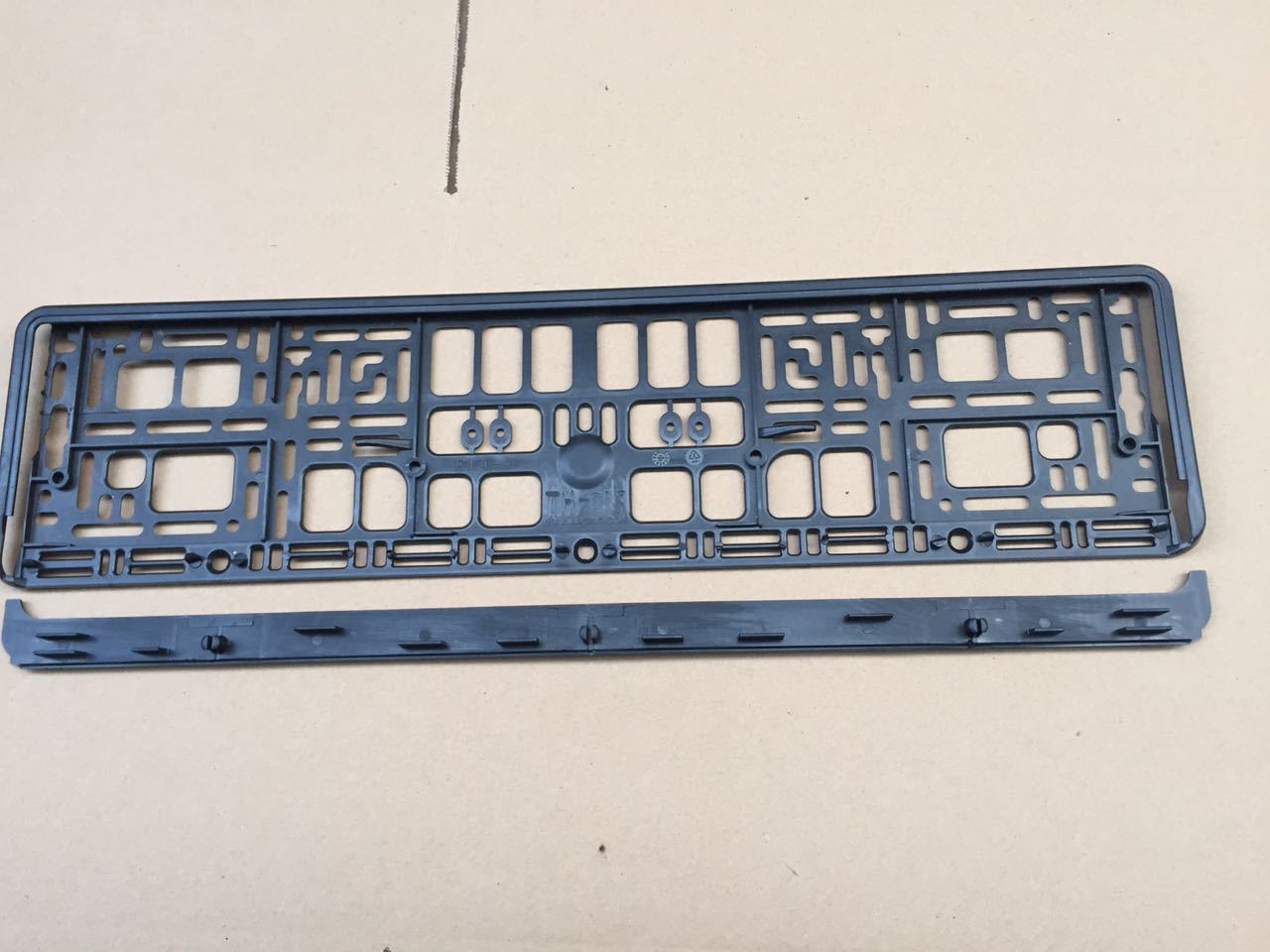 Weihaisheng General Foreign Trade TH-014 European Standard Russian stainless Steel Spray-black license plate frame Iron plate frame License plate frame Item Picture
