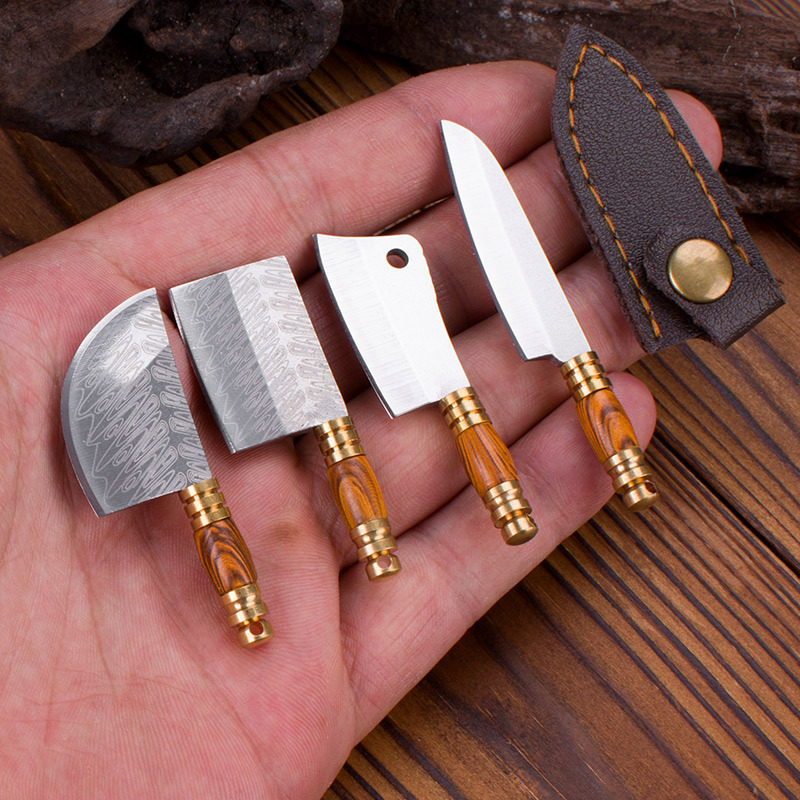 Mini knife with wood-grain handle and laser pattern, sharp, portable keychain pendant, small knife for opening packages and boxes Specification drawing